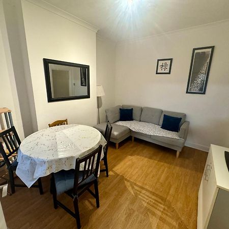 4 Bedroom House In Turnpike Lane/Wood Green Londen Buitenkant foto