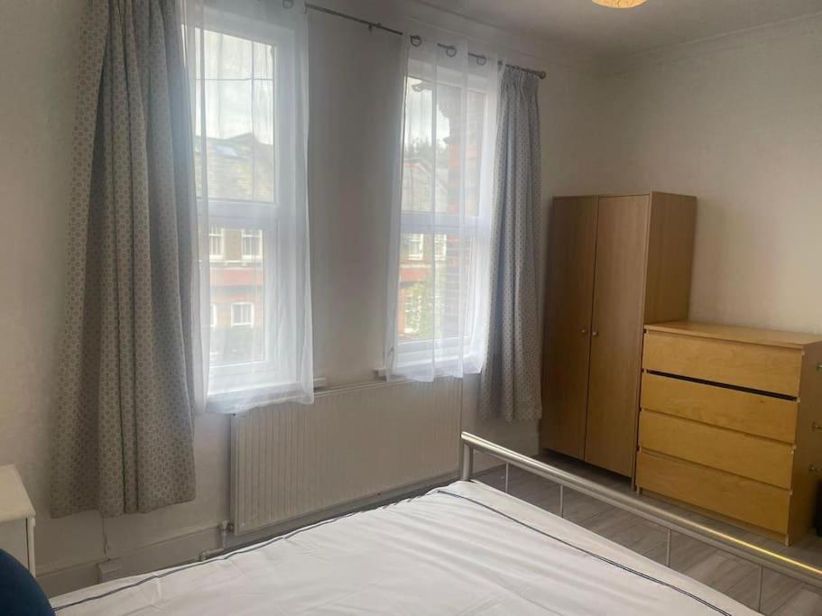 4 Bedroom House In Turnpike Lane/Wood Green Londen Buitenkant foto