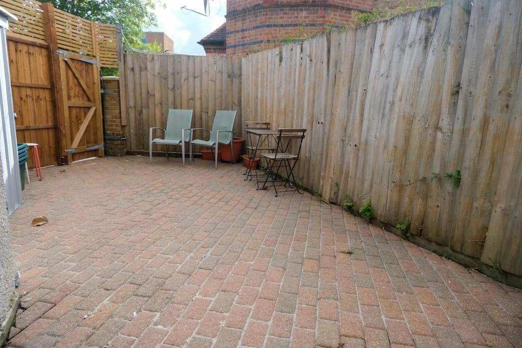4 Bedroom House In Turnpike Lane/Wood Green Londen Buitenkant foto