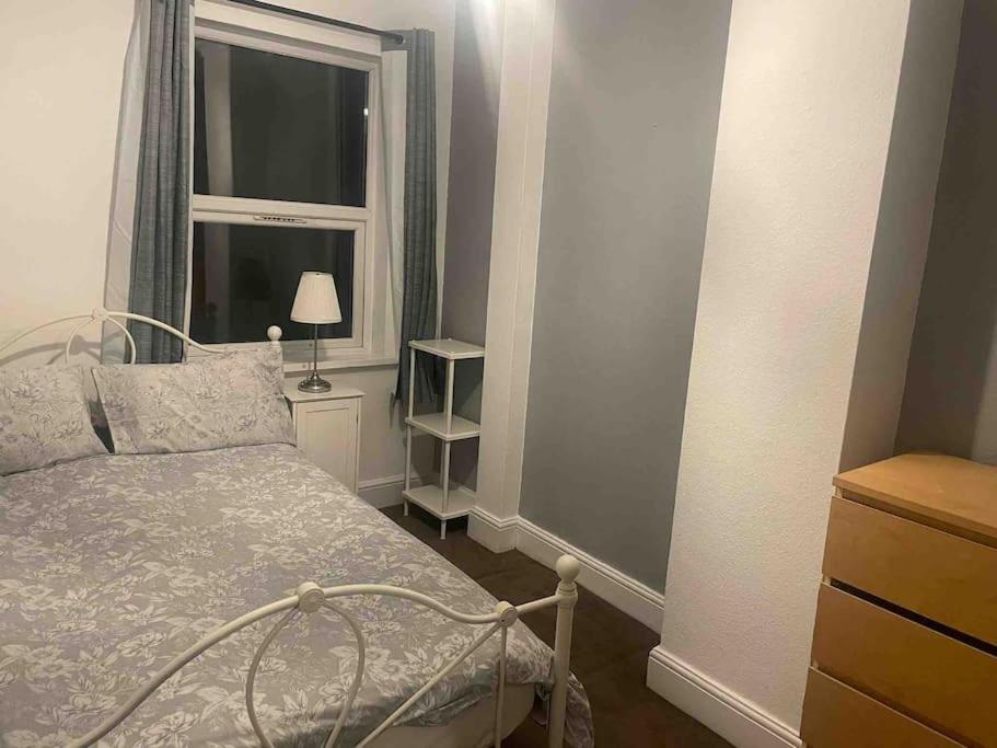 4 Bedroom House In Turnpike Lane/Wood Green Londen Buitenkant foto