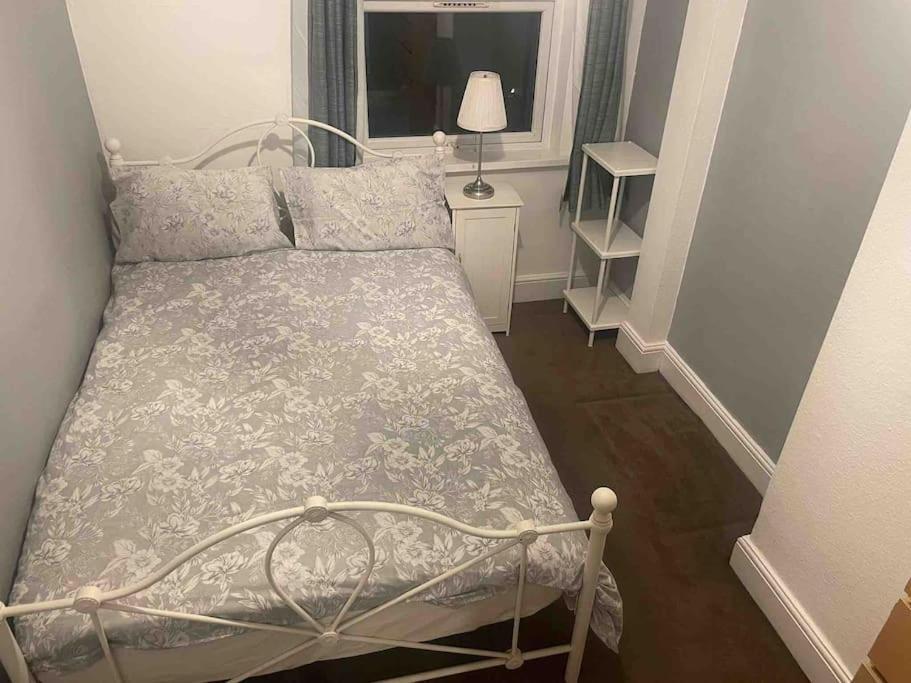 4 Bedroom House In Turnpike Lane/Wood Green Londen Buitenkant foto
