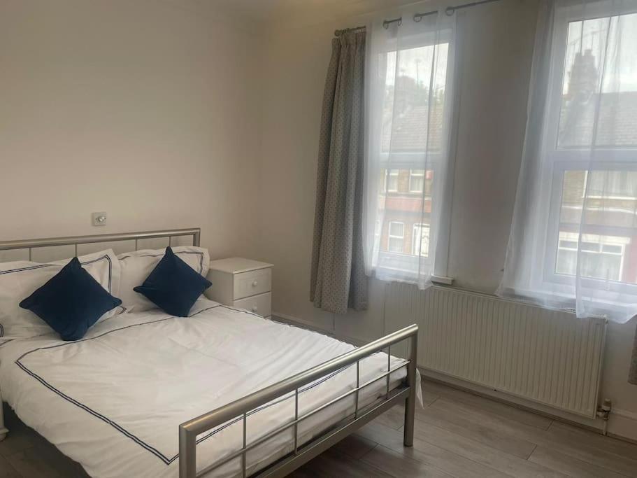 4 Bedroom House In Turnpike Lane/Wood Green Londen Buitenkant foto